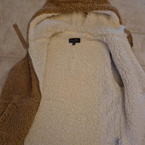 Women's Fleece Vest Jacket - size Medium - very soft and comfortable - Picture 3 of 3